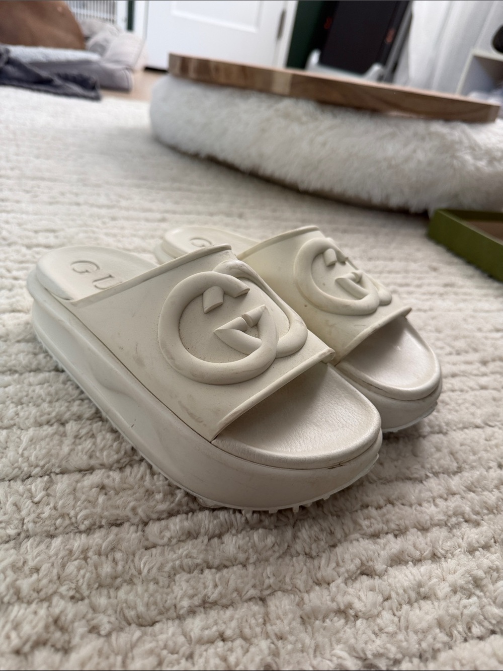 Gucci Cream Platform Logo Slide Sandals - Picture 1 of 3